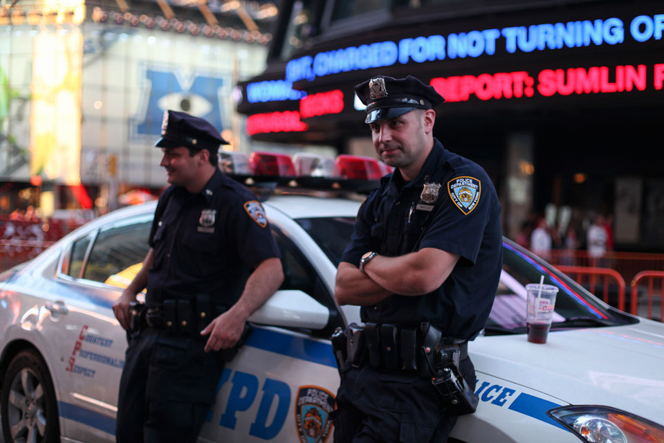 policías en Times Square; police agents in Times Square
